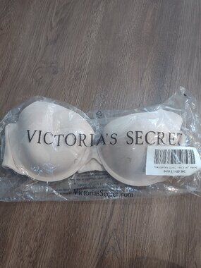 Victoria's Secret 38C Nude Bra NWT In Package